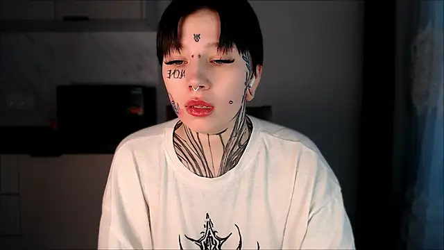 Snapshot of tradishka chatting on 01/15/25, 01:09 tradishka online show from 01/15/25, 01:09