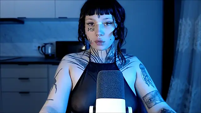 Snapshot of tradishka chatting on 01/28/25, 02:21 tradishka online show from 01/28/25, 02:21