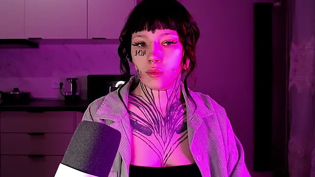 Snapshot of tradishka chatting on 02/06/25, 12:00 tradishka online show from 02/06/25, 12:00