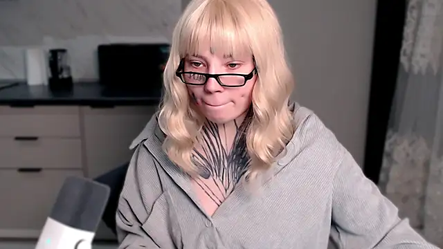 Snapshot of tradishka chatting on 03/22/25, 11:53 tradishka online show from 03/22/25, 11:53