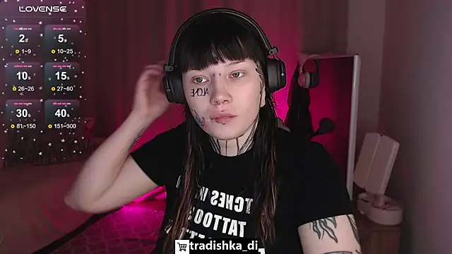 Snapshot of tradishka chatting on 11/13/25, 09:14 tradishka online show from 11/13/25, 09:14