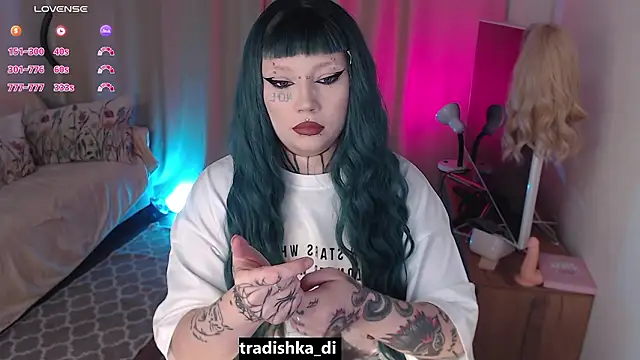 Snapshot of tradishka chatting on 02/01/26, 03:43 tradishka online show from 02/01/26, 03:43