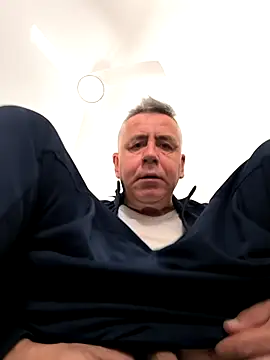 Snapshot of parejamlga58 chatting on 03/09/26, 10:52 parejamlga58 online show from 03/09/26, 10:52