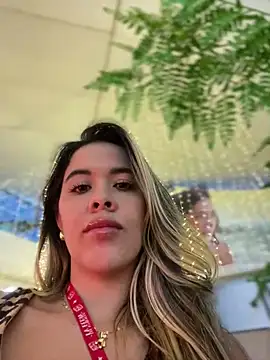 Snapshot of Emilia_Bakerr chatting on 12/17/24, 10:54 Emilia Bakerr online show from 12/17/24, 10:54