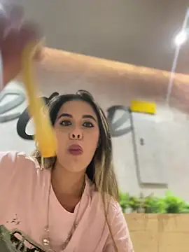 Snapshot of Emilia_Bakerr chatting on 02/04/25, 06:27 Emilia Bakerr online show from 02/04/25, 06:27