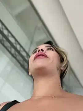 Snapshot of Emilia_Bakerr chatting on 02/19/25, 09:03 Emilia Bakerr online show from 02/19/25, 09:03