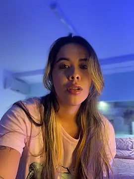 Snapshot of Emilia_Bakerr chatting on 02/21/25, 06:48 Emilia Bakerr online show from 02/21/25, 06:48