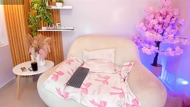 Snapshot of MrsFoucher chatting on 07/28/26, 11:15 MrsFoucher online show from 07/28/26, 11:15