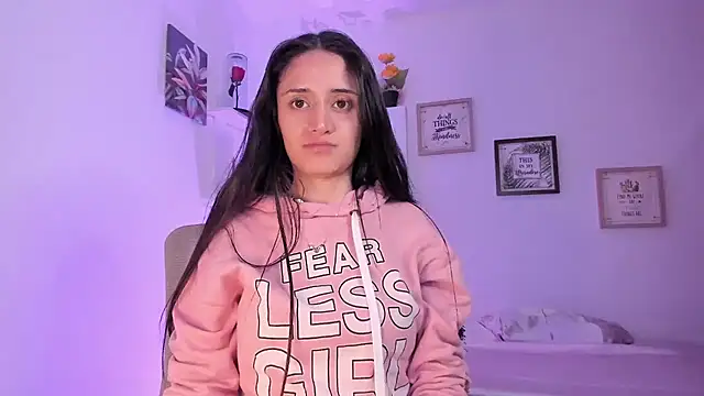 Snapshot of _Caroliinee_ chatting on 02/16/25, 01:58 Caroliinee online show from 02/16/25, 01:58