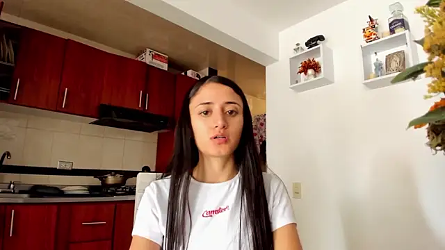 Snapshot of _Caroliinee_ chatting on 02/27/25, 06:31 Caroliinee online show from 02/27/25, 06:31