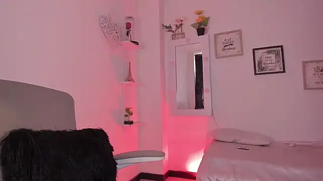 Snapshot of _Caroliinee_ chatting on 09/10/25, 05:24 Caroliinee online show from 09/10/25, 05:24