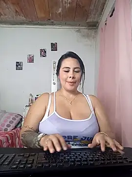 Snapshot of mariana_mari chatting on 03/10/25, 03:20 mariana mari online show from 03/10/25, 03:20