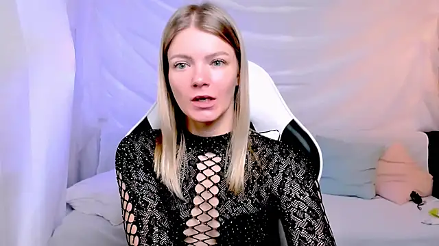 Lily Daviss online show from 11/24/25, 02:11