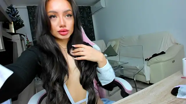 Snapshot of KaylaLaine chatting on 02/08/25, 07:04 KaylaLaine online show from 02/08/25, 07:04