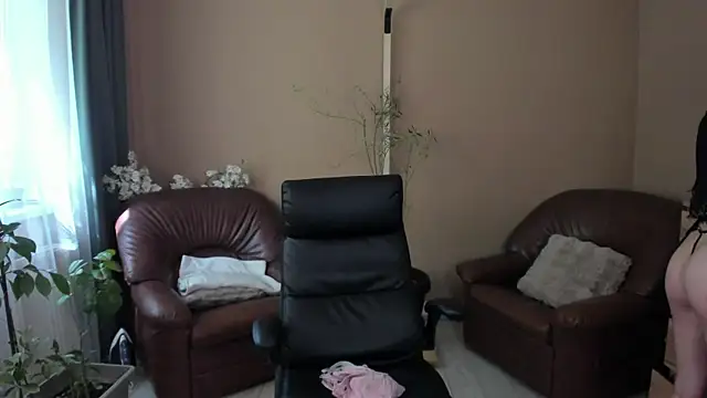 Snapshot of KaylaLaine chatting on 05/11/26, 07:14 KaylaLaine online show from 05/11/26, 07:14