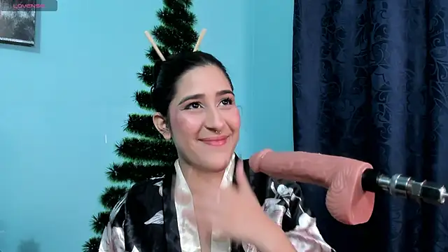 Snapshot of Antonella_cutee chatting on 12/15/24, 04:40 Antonella cutee online show from 12/15/24, 04:40