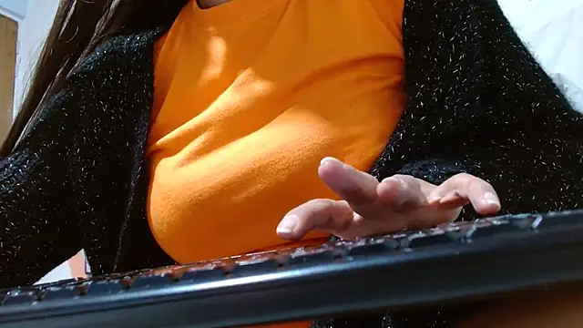 Snapshot of lupita84 chatting on 12/15/25, 10:58 lupita84 online show from 12/15/25, 10:58