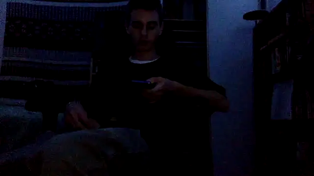 Snapshot of spicylaboi chatting on 10/31/25, 12:44 spicylaboi online show from 10/31/25, 12:44