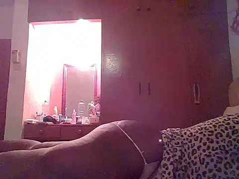 Snapshot of Shaz_brown chatting on 02/17/26, 01:46 Shaz brown online show from 02/17/26, 01:46