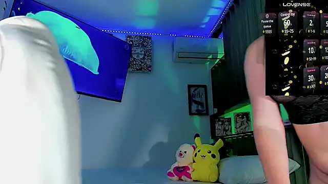 Snapshot of Ashlycuute chatting on 03/22/25, 11:42 Ashlycuute online show from 03/22/25, 11:42