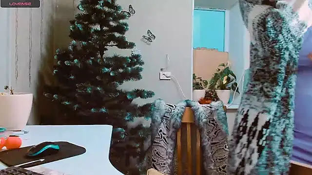 Snapshot of RosaJil chatting on 12/20/24, 02:27 RosaJil online show from 12/20/24, 02:27