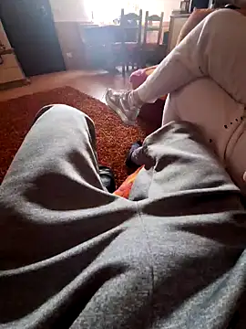 Snapshot of LaRosaDelDeserto chatting on 12/14/24, 12:33 LaRosaDelDeserto online show from 12/14/24, 12:33