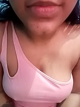 Snapshot of Gulabo-jaan chatting on 01/08/26, 05:26 Gulabo-jaan online show from 01/08/26, 05:26