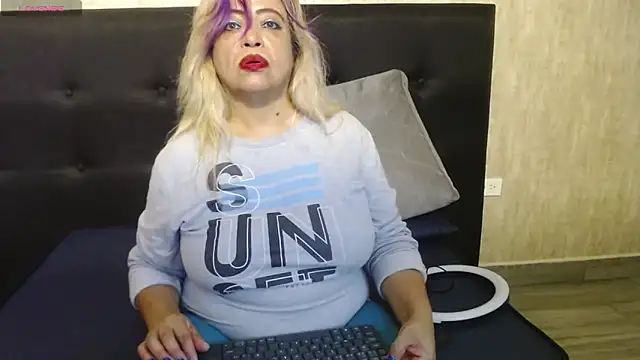 Natasha 699 online show from 11/19/25, 10:10