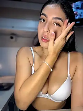 Snapshot of MarianaBenz chatting on 06/24/26, 12:20 MarianaBenz online show from 06/24/26, 12:20