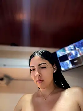 Snapshot of MarianaBenz chatting on 06/28/26, 12:38 MarianaBenz online show from 06/28/26, 12:38