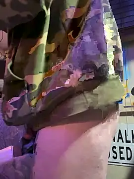 Snapshot of Followthepiper chatting on 11/24/25, 04:34 Followthepiper online show from 11/24/25, 04:34