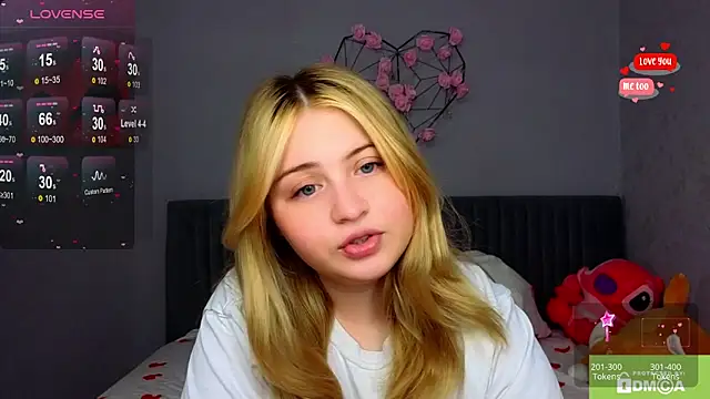 Snapshot of shy_blondiee chatting on 12/10/24, 11:40 shy blondiee online show from 12/10/24, 11:40