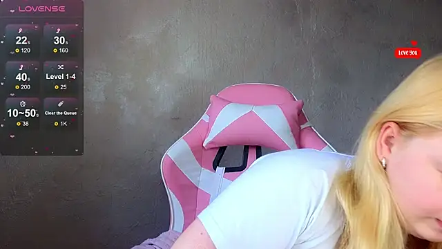 Snapshot of shy_blondiee chatting on 03/13/25, 12:46 shy blondiee online show from 03/13/25, 12:46