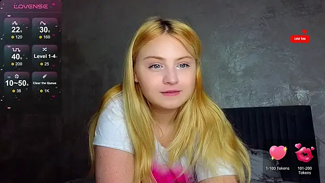 Snapshot of shy_blondiee chatting on 03/16/25, 11:47 shy blondiee online show from 03/16/25, 11:47