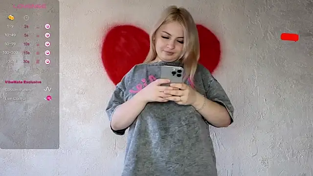 Snapshot of shy_blondiee chatting on 09/27/25, 11:15 shy blondiee online show from 09/27/25, 11:15