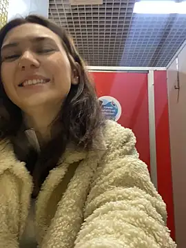 QuitieLia online show from 12/19/24, 08:23