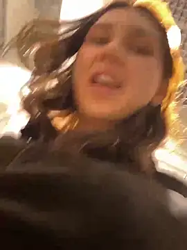 QuitieLia online show from 12/22/24, 07:11