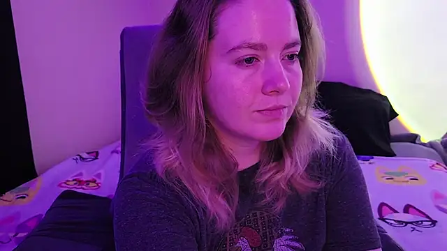 Snapshot of InternetFairy_XO chatting on 12/21/25, 06:20 InternetFairy XO online show from 12/21/25, 06:20