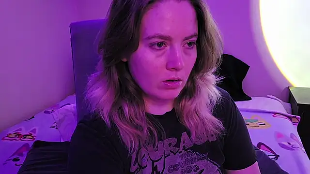 Snapshot of InternetFairy_XO chatting on 12/23/25, 04:43 InternetFairy XO online show from 12/23/25, 04:43