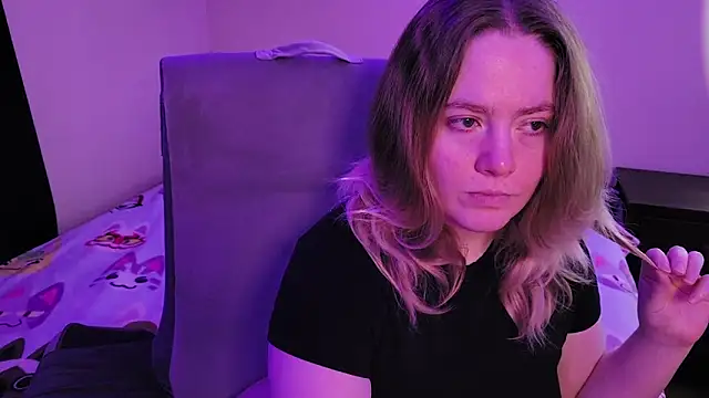 Snapshot of InternetFairy_XO chatting on 02/04/26, 04:18 InternetFairy XO online show from 02/04/26, 04:18