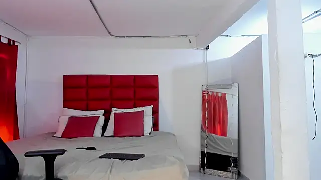 Snapshot of LyonGallego_ chatting on 12/15/25, 03:27 LyonGallego online show from 12/15/25, 03:27