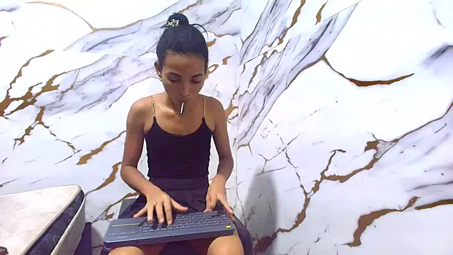 Snapshot of luciana_daza chatting on 05/28/26, 11:24 luciana daza online show from 05/28/26, 11:24