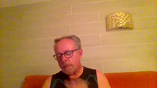 tuggy59 online show from 06/15/26, 04:36