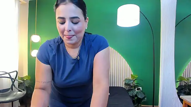 Snapshot of taylor_bennet chatting on 12/20/25, 12:01 taylor bennet online show from 12/20/25, 12:01