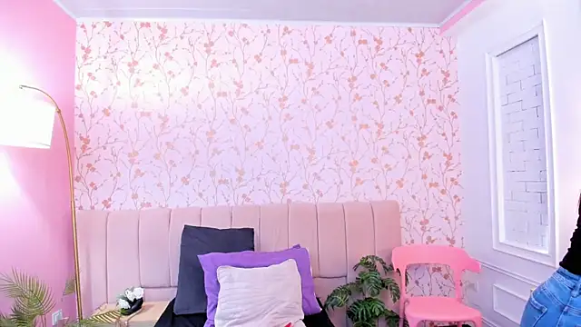 Snapshot of taylor_bennet chatting on 02/25/26, 12:04 taylor bennet online show from 02/25/26, 12:04