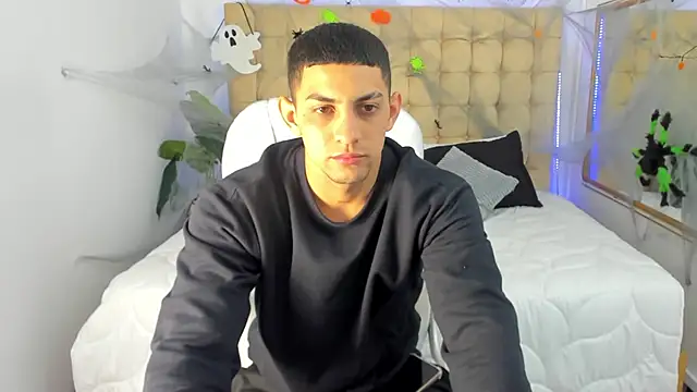 Alex cute77 online show from 10/22/25, 12:49