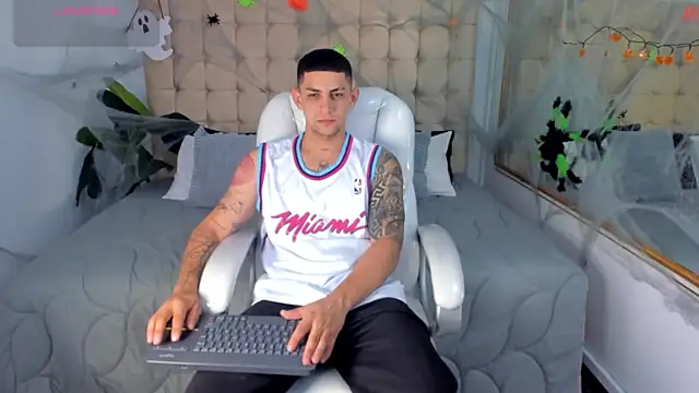 Alex cute77 online show from 10/29/25, 11:45