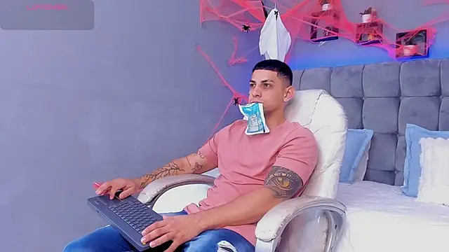 Alex cute77 online show from 10/30/25, 12:17