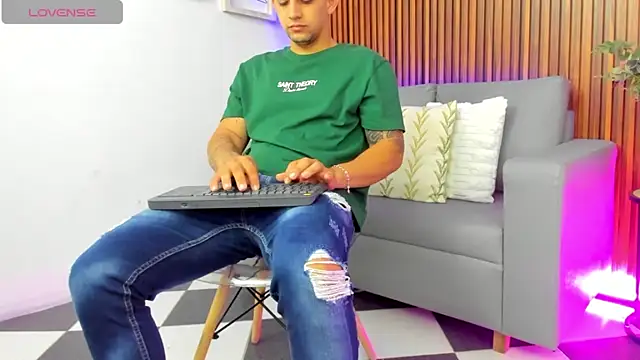 Alex cute77 online show from 05/13/26, 11:40