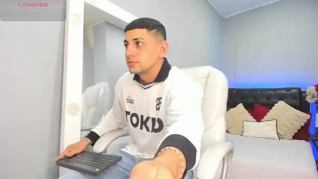 Alex cute77 online show from 06/01/26, 12:51